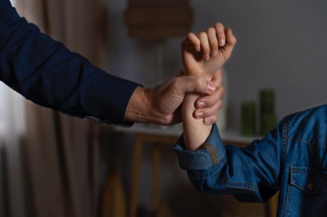 Violences intrafamiliales et autorité parentale : la loi du 18 mars 2024